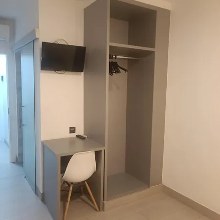 Cedran מלון 2*